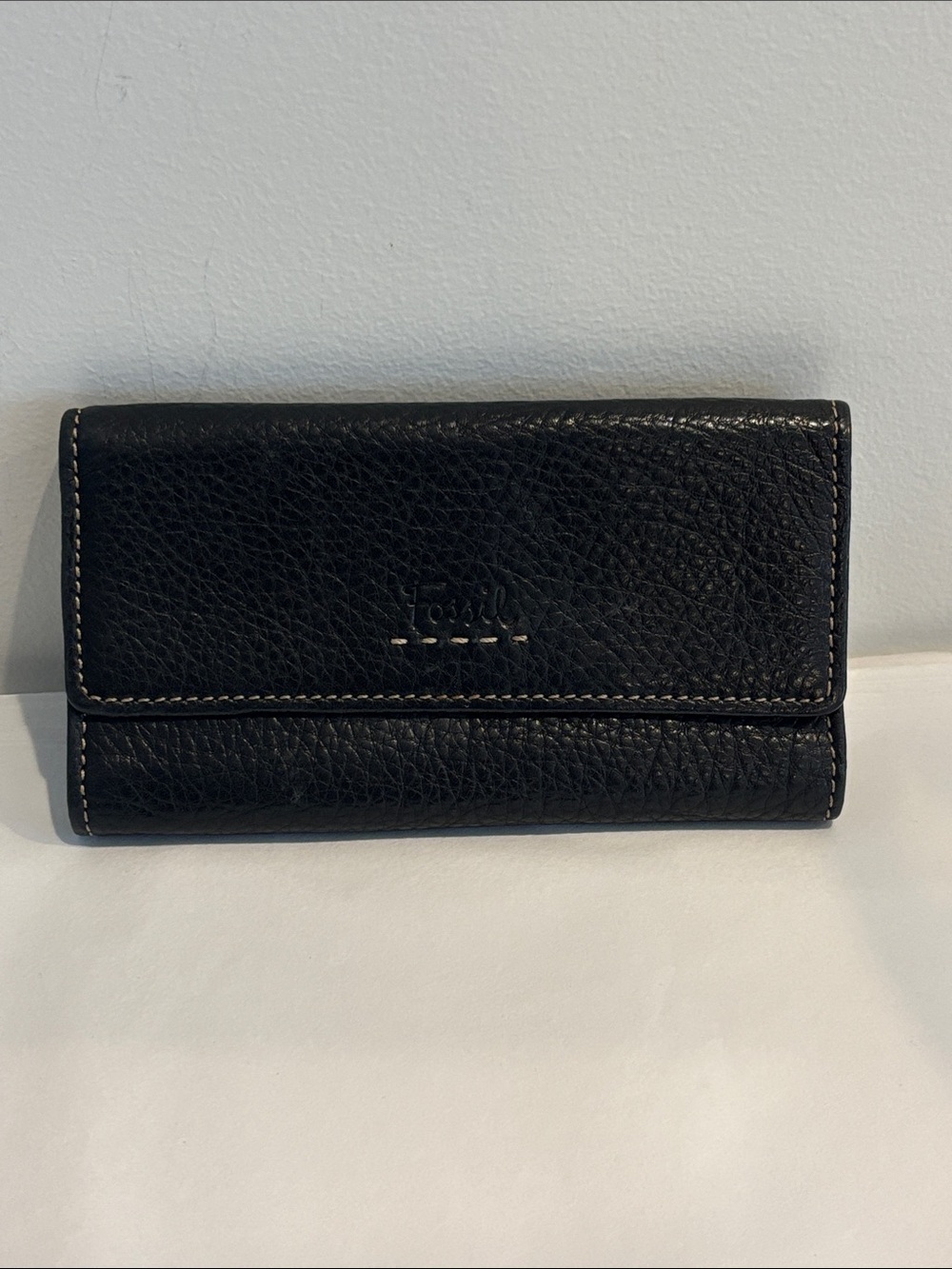 Vintage Fossil Black Pebble Leather tri fold wallet outer zip pocket black